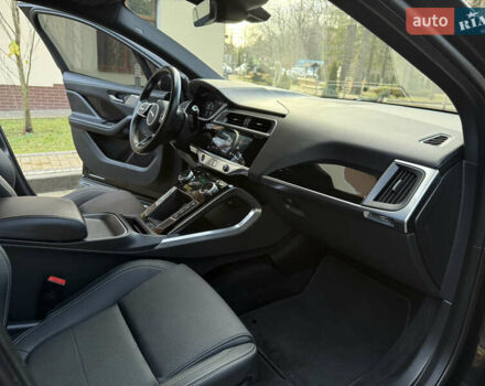 Черный Ягуар I-Pace, объемом двигателя 0 л и пробегом 90 тыс. км за 26999 $, фото 77 на Automoto.ua