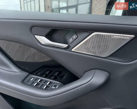 Черный Ягуар I-Pace, объемом двигателя 0 л и пробегом 91 тыс. км за 24900 $, фото 41 на Automoto.ua