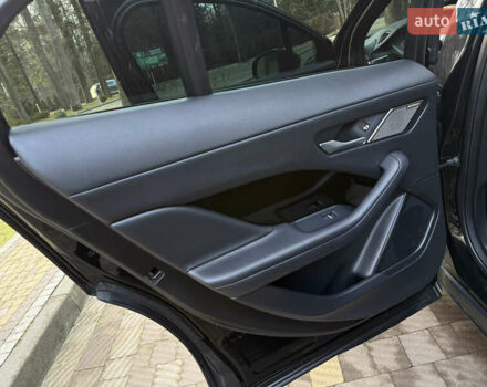 Черный Ягуар I-Pace, объемом двигателя 0 л и пробегом 90 тыс. км за 26999 $, фото 66 на Automoto.ua