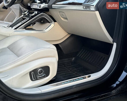 Черный Ягуар I-Pace, объемом двигателя 0 л и пробегом 120 тыс. км за 32990 $, фото 23 на Automoto.ua