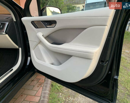 Черный Ягуар I-Pace, объемом двигателя 0 л и пробегом 76 тыс. км за 35499 $, фото 56 на Automoto.ua