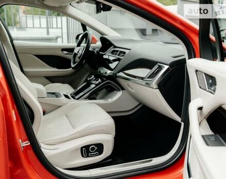 Красный Ягуар I-Pace, объемом двигателя 0 л и пробегом 60 тыс. км за 45500 $, фото 71 на Automoto.ua