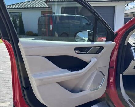 Красный Ягуар I-Pace, объемом двигателя 0 л и пробегом 88 тыс. км за 30000 $, фото 16 на Automoto.ua