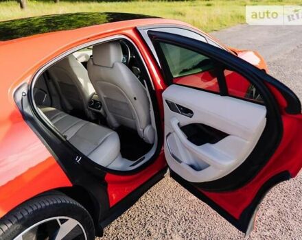 Красный Ягуар I-Pace, объемом двигателя 0 л и пробегом 115 тыс. км за 23200 $, фото 11 на Automoto.ua
