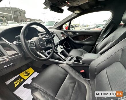 Красный Ягуар I-Pace, объемом двигателя 90 л и пробегом 78 тыс. км за 45000 $, фото 10 на Automoto.ua