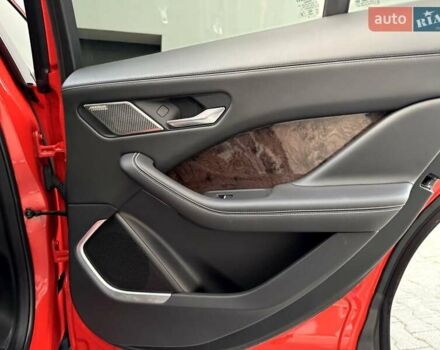 Красный Ягуар I-Pace, объемом двигателя 0 л и пробегом 120 тыс. км за 22990 $, фото 54 на Automoto.ua
