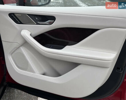 Красный Ягуар I-Pace, объемом двигателя 0 л и пробегом 100 тыс. км за 23900 $, фото 55 на Automoto.ua