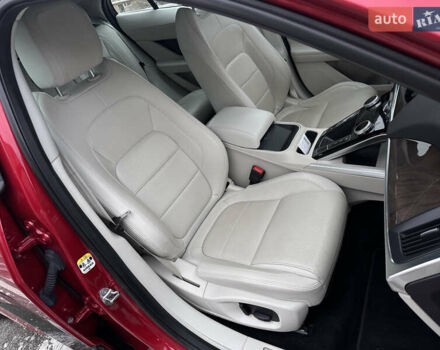 Красный Ягуар I-Pace, объемом двигателя 0 л и пробегом 100 тыс. км за 23900 $, фото 62 на Automoto.ua