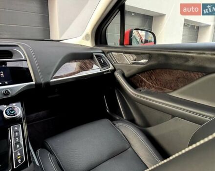 Красный Ягуар I-Pace, объемом двигателя 0 л и пробегом 120 тыс. км за 22990 $, фото 68 на Automoto.ua