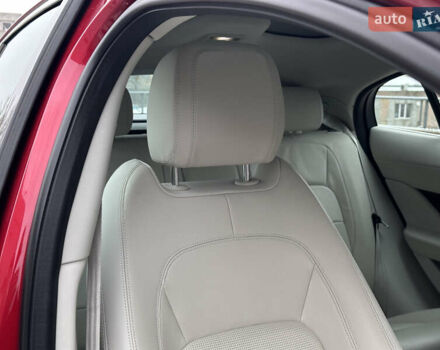 Красный Ягуар I-Pace, объемом двигателя 0 л и пробегом 100 тыс. км за 23900 $, фото 60 на Automoto.ua