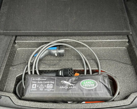 Красный Ягуар I-Pace, объемом двигателя 0 л и пробегом 96 тыс. км за 27000 $, фото 56 на Automoto.ua