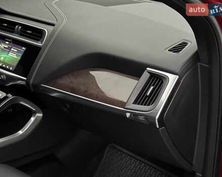 Красный Ягуар I-Pace, объемом двигателя 0 л и пробегом 142 тыс. км за 23500 $, фото 89 на Automoto.ua