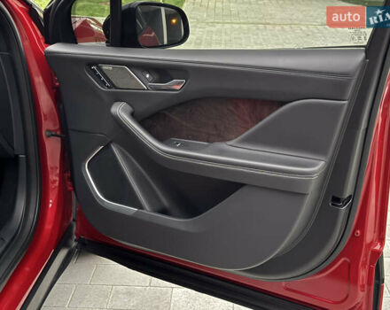 Красный Ягуар I-Pace, объемом двигателя 0 л и пробегом 142 тыс. км за 23500 $, фото 94 на Automoto.ua