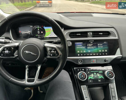 Красный Ягуар I-Pace, объемом двигателя 0 л и пробегом 96 тыс. км за 27000 $, фото 61 на Automoto.ua