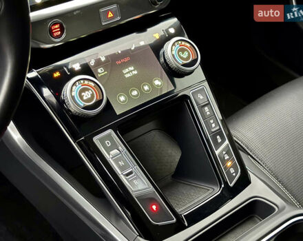 Красный Ягуар I-Pace, объемом двигателя 0 л и пробегом 142 тыс. км за 23500 $, фото 8 на Automoto.ua