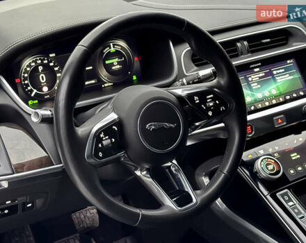 Красный Ягуар I-Pace, объемом двигателя 0 л и пробегом 142 тыс. км за 23500 $, фото 7 на Automoto.ua