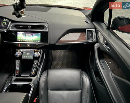 Красный Ягуар I-Pace, объемом двигателя 0 л и пробегом 142 тыс. км за 23500 $, фото 83 на Automoto.ua