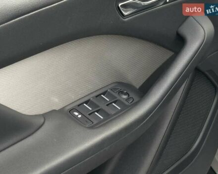 Серый Ягуар I-Pace, объемом двигателя 0 л и пробегом 209 тыс. км за 20900 $, фото 38 на Automoto.ua