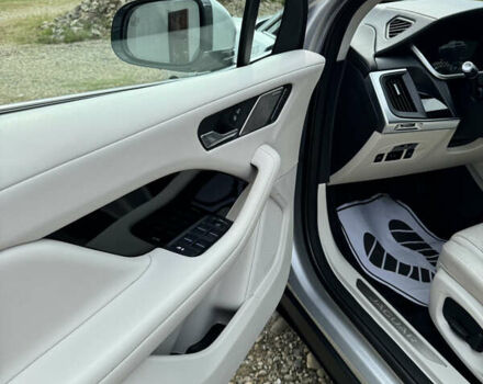 Серый Ягуар I-Pace, объемом двигателя 0 л и пробегом 169 тыс. км за 24999 $, фото 6 на Automoto.ua