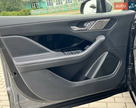 Серый Ягуар I-Pace, объемом двигателя 0 л и пробегом 85 тыс. км за 22852 $, фото 11 на Automoto.ua