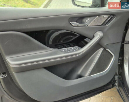 Серый Ягуар I-Pace, объемом двигателя 0 л и пробегом 131 тыс. км за 21700 $, фото 18 на Automoto.ua