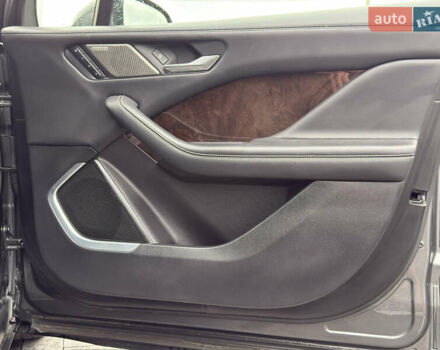 Серый Ягуар I-Pace, объемом двигателя 0 л и пробегом 112 тыс. км за 26500 $, фото 50 на Automoto.ua