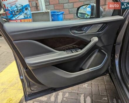 Серый Ягуар I-Pace, объемом двигателя 0 л и пробегом 72 тыс. км за 29499 $, фото 5 на Automoto.ua