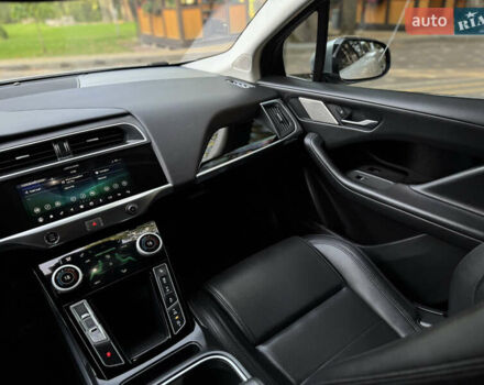 Серый Ягуар I-Pace, объемом двигателя 0 л и пробегом 158 тыс. км за 22950 $, фото 168 на Automoto.ua