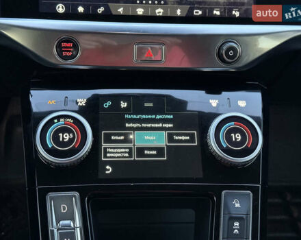 Серый Ягуар I-Pace, объемом двигателя 0 л и пробегом 144 тыс. км за 21998 $, фото 48 на Automoto.ua