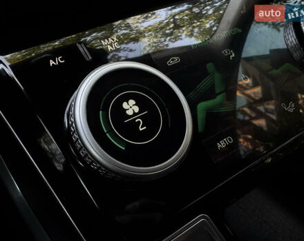 Серый Ягуар I-Pace, объемом двигателя 0 л и пробегом 158 тыс. км за 22950 $, фото 192 на Automoto.ua