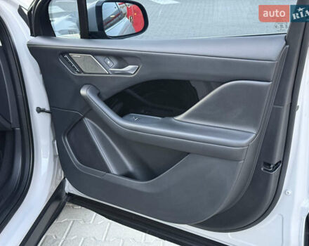 Серый Ягуар I-Pace, объемом двигателя 0 л и пробегом 75 тыс. км за 28800 $, фото 27 на Automoto.ua