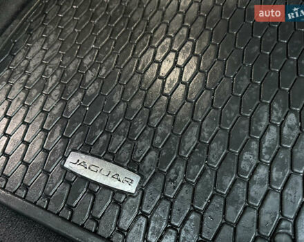 Серый Ягуар I-Pace, объемом двигателя 0 л и пробегом 92 тыс. км за 19999 $, фото 40 на Automoto.ua