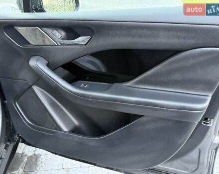 Серый Ягуар I-Pace, объемом двигателя 0 л и пробегом 92 тыс. км за 19999 $, фото 42 на Automoto.ua