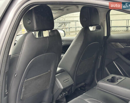 Серый Ягуар I-Pace, объемом двигателя 0 л и пробегом 118 тыс. км за 25900 $, фото 69 на Automoto.ua