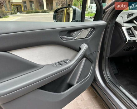 Серый Ягуар I-Pace, объемом двигателя 0 л и пробегом 53 тыс. км за 34900 $, фото 30 на Automoto.ua