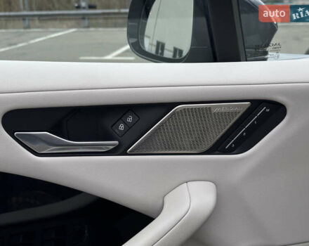 Синий Ягуар I-Pace, объемом двигателя 0 л и пробегом 107 тыс. км за 26500 $, фото 29 на Automoto.ua