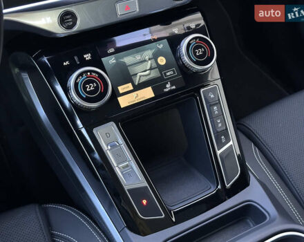 Синий Ягуар I-Pace, объемом двигателя 0 л и пробегом 117 тыс. км за 23500 $, фото 43 на Automoto.ua