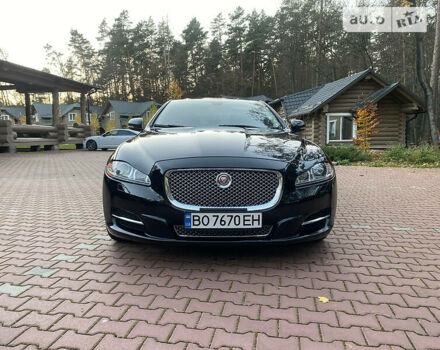 Черный Ягуар XJL, объемом двигателя 3 л и пробегом 137 тыс. км за 23000 $, фото 5 на Automoto.ua