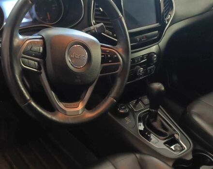 Белый Джип Чероки, объемом двигателя 2 л и пробегом 108 тыс. км за 26020 $, фото 12 на Automoto.ua