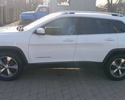 Белый Джип Чероки, объемом двигателя 2 л и пробегом 108 тыс. км за 26020 $, фото 1 на Automoto.ua