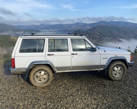 Белый Джип Чероки, объемом двигателя 2.1 л и пробегом 280 тыс. км за 6500 $, фото 1 на Automoto.ua