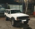 Білий Джип Cherokee, об'ємом двигуна 2.5 л та пробігом 250 тис. км за 2400 $, фото 1 на Automoto.ua