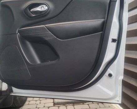 Білий Джип Cherokee, об'ємом двигуна 2.4 л та пробігом 220 тис. км за 13000 $, фото 10 на Automoto.ua