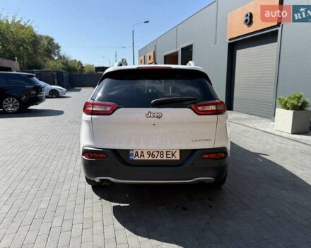 Джип Чероки 2013 в Киеве на Automoto.ua Белый Джип Чероки, объемом двигателя 2.36 л и пробегом 185 тыс. км за 12900 $, фото 6 на Automoto.ua