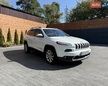 Джип Чероки 2013 в Киеве на Automoto.ua Белый Джип Чероки, объемом двигателя 2.36 л и пробегом 185 тыс. км за 12900 $, фото 3 на Automoto.ua