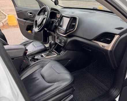 Білий Джип Cherokee, об'ємом двигуна 2.4 л та пробігом 220 тис. км за 13000 $, фото 9 на Automoto.ua