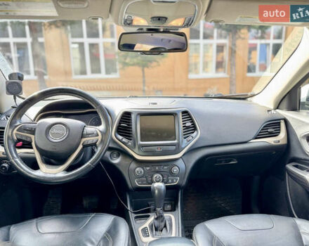 Белый Джип Чероки, объемом двигателя 2.36 л и пробегом 220 тыс. км за 12000 $, фото 17 на Automoto.ua