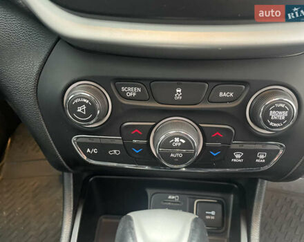 Белый Джип Чероки, объемом двигателя 2.4 л и пробегом 190 тыс. км за 12999 $, фото 42 на Automoto.ua