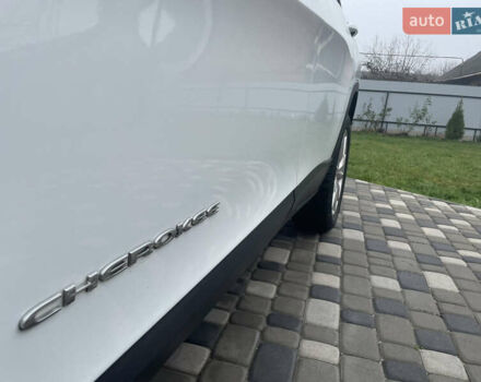 Белый Джип Чероки, объемом двигателя 2.4 л и пробегом 190 тыс. км за 12999 $, фото 21 на Automoto.ua