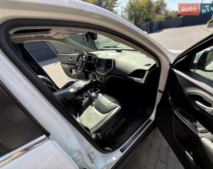 Джип Чероки 2013 в Киеве на Automoto.ua Белый Джип Чероки, объемом двигателя 2.36 л и пробегом 185 тыс. км за 12900 $, фото 18 на Automoto.ua